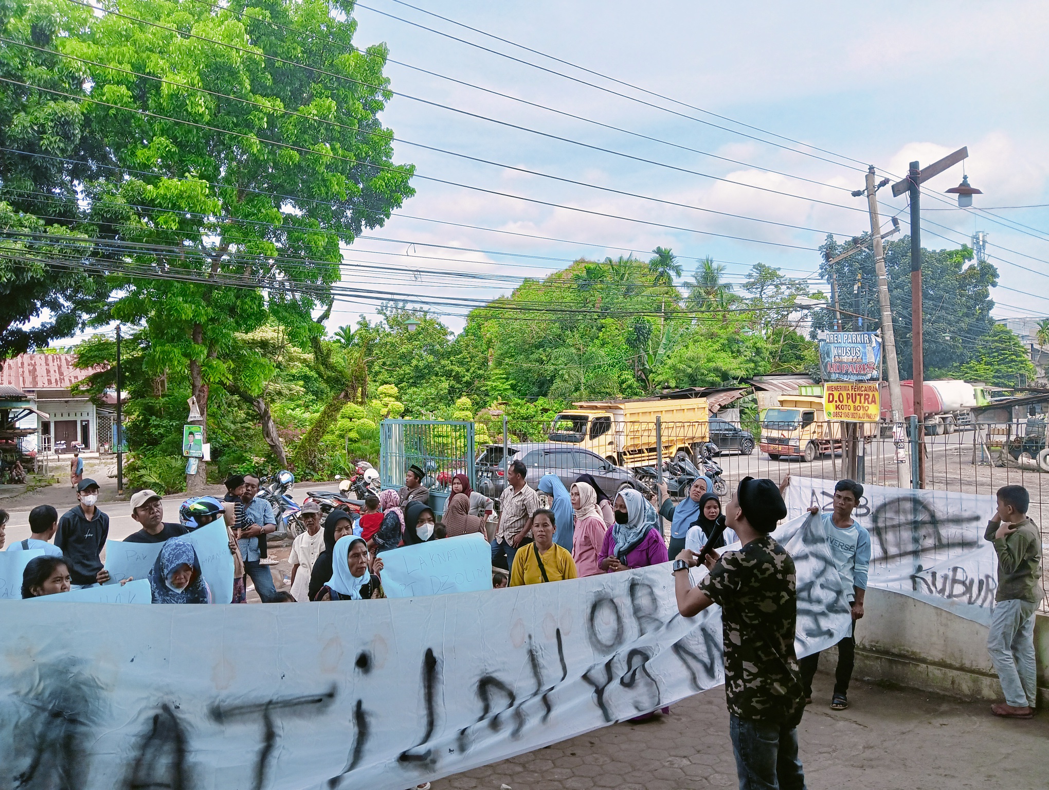 PT Citra musi lestari cabang Jambi di Demo karena Tidak memenuhi Hak karyawan