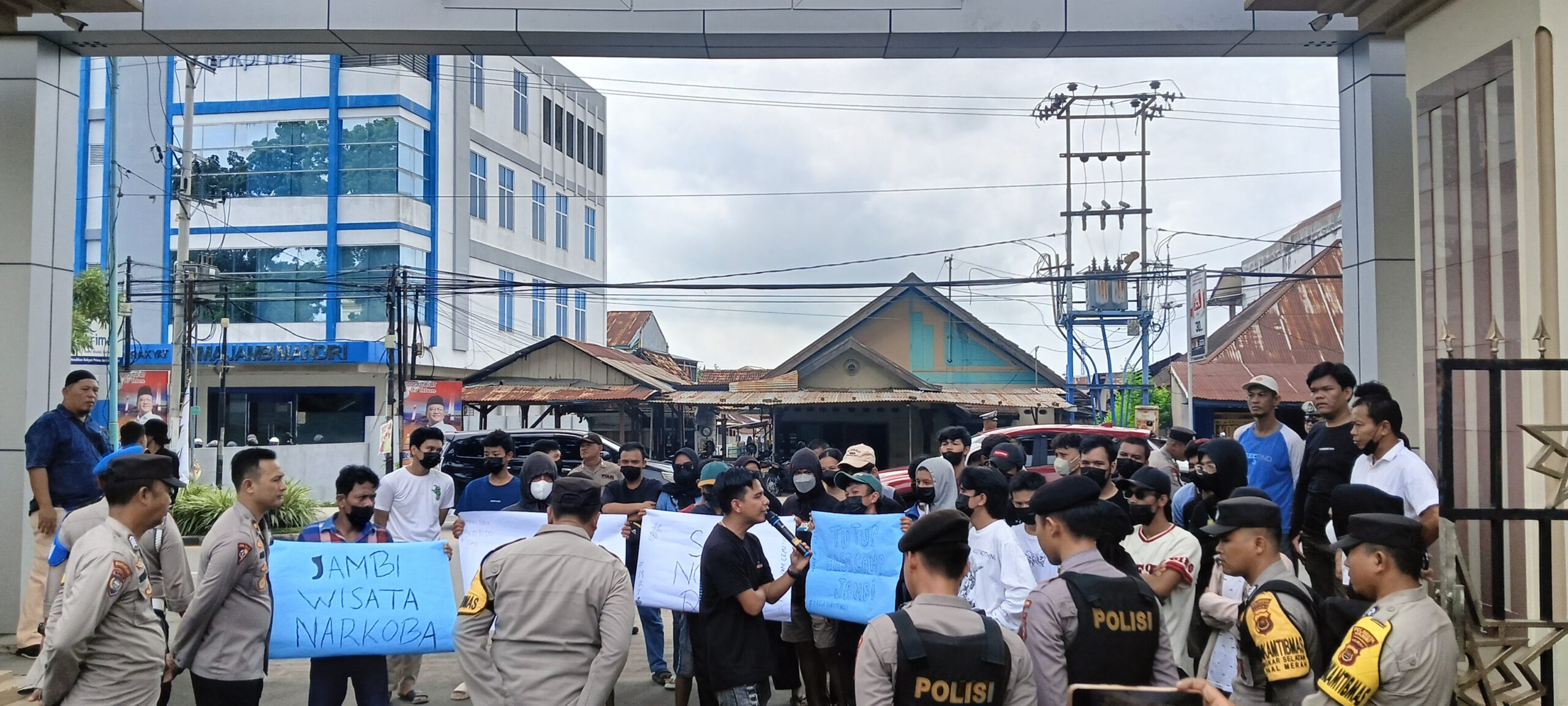 Aliansi Anti Narkoba Jambi Mendukung Polda Jambi Dalam Menuntaskan Peredaran Narkoba Di Provinsi Jambi.